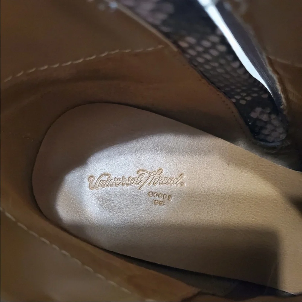 Universal Thread Snake Skin Booties - Picture 5 of 7